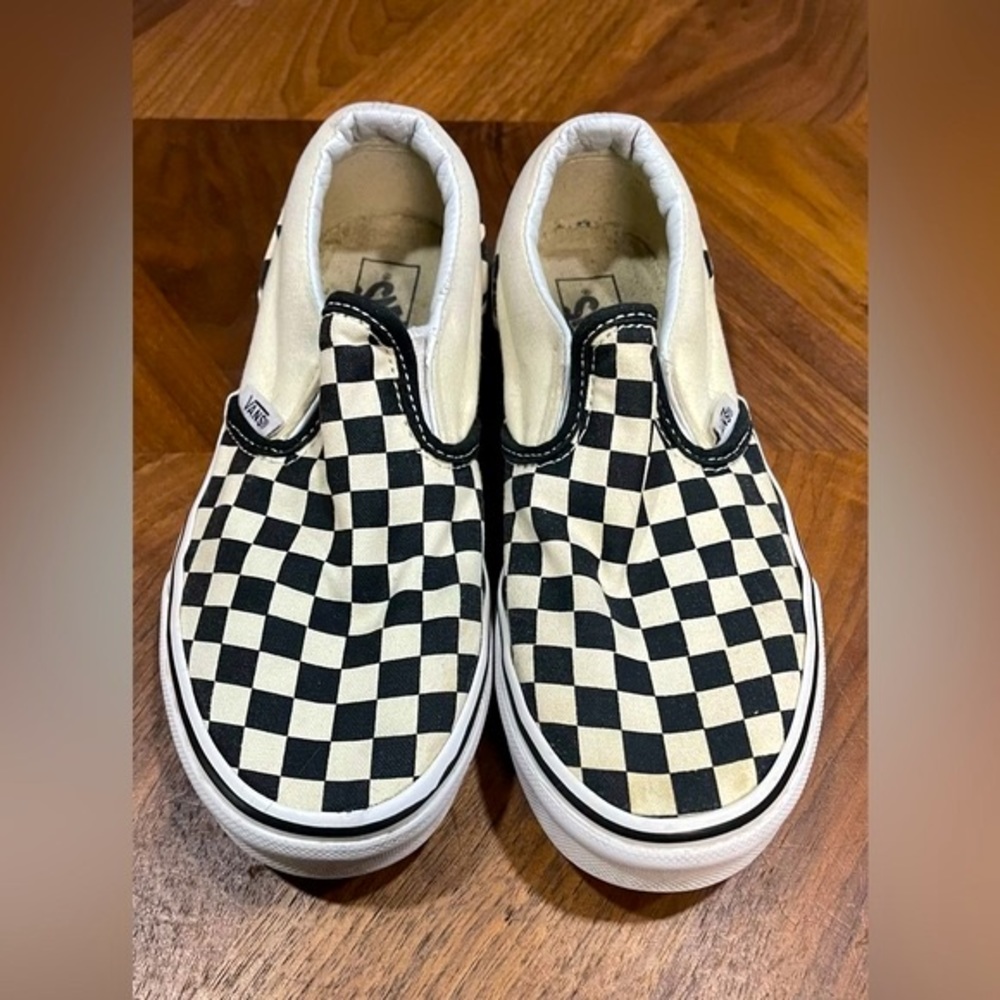 VANS- Black & White Checkered size 3
